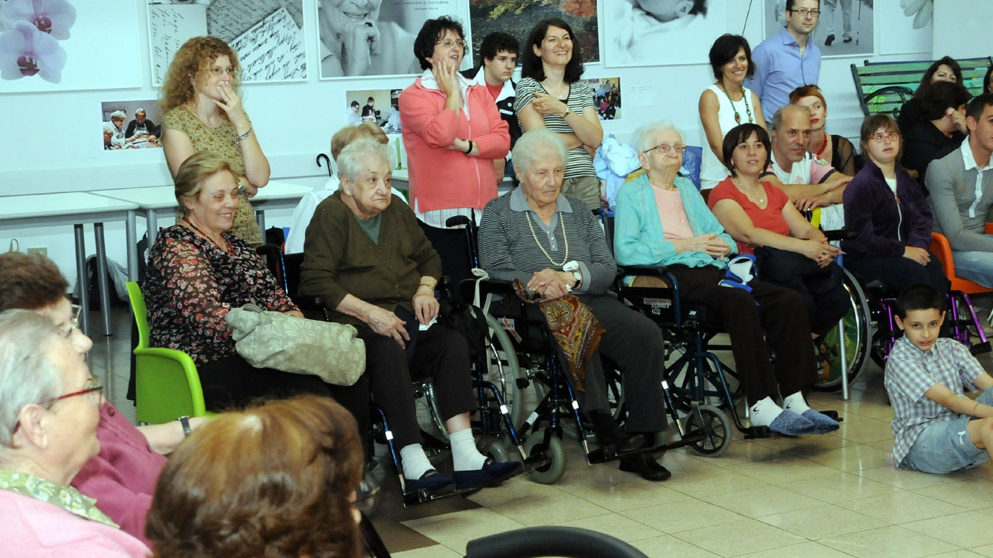 Anziani ospiti di una casa di riposo (foto d’archivio)