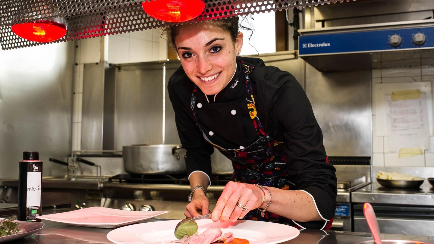 La sammarinese Cristina Nicolini nella cucina del ristorante Righi  di San Marino  dove ha lavorato in questi mesi 