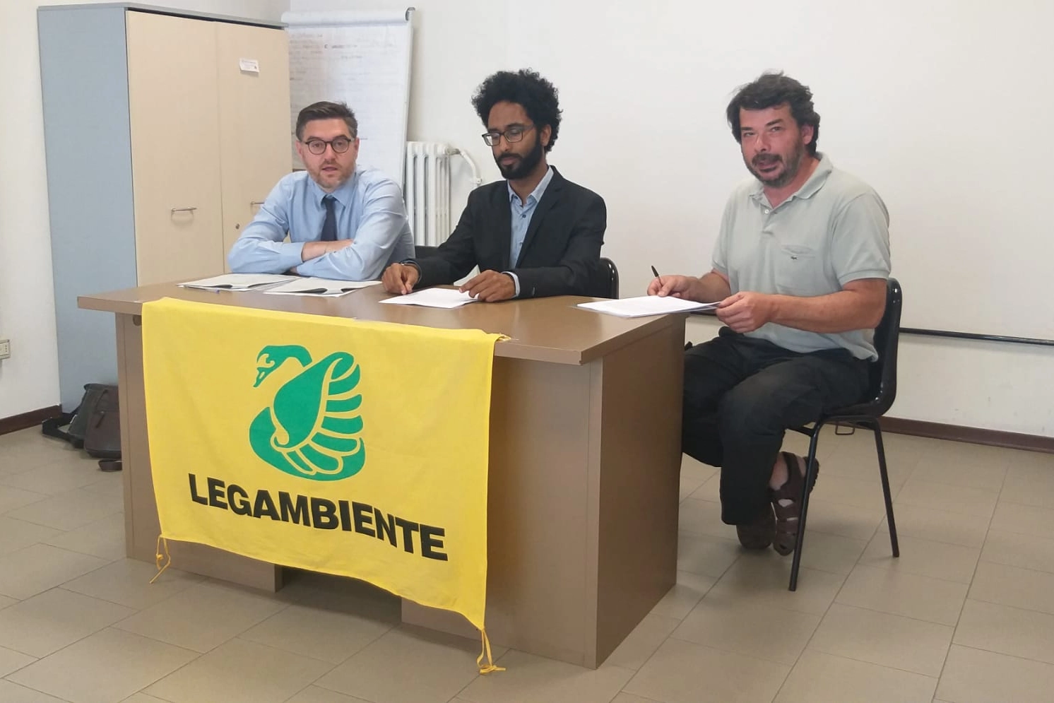 Gruppo di acquisto Legambiente per i pannelli fotovoltaici: Stefano Vescovi, Bokar Diop e Massimo Becchi