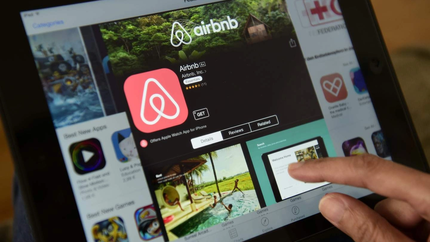 Bologna, il Comune vuole estendere la tassa di soggiorno anche ad Airbnb