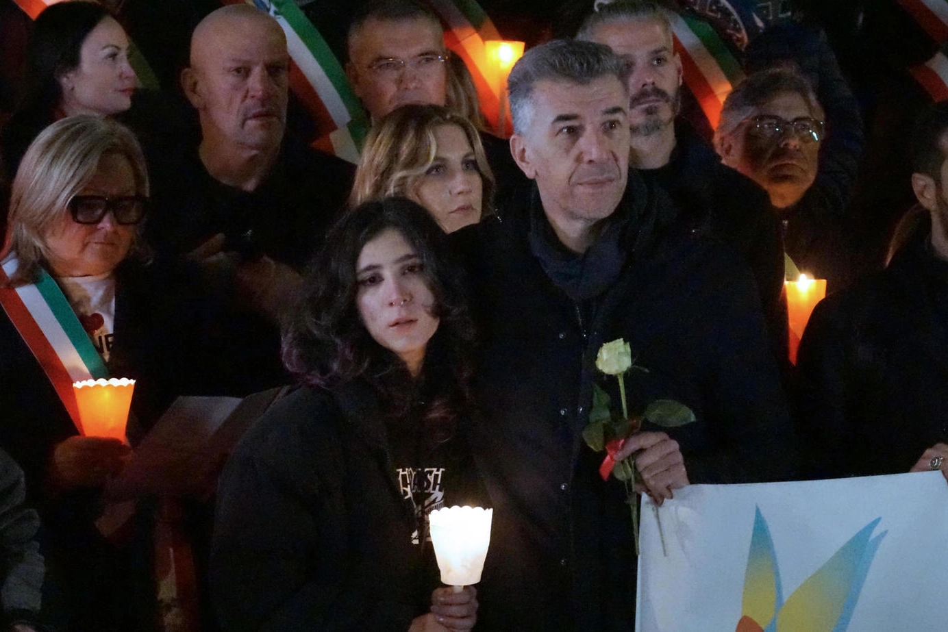 La sorella Elena e il padre Gino Cecchettin durante la fiaccolata in memoria di Giulia