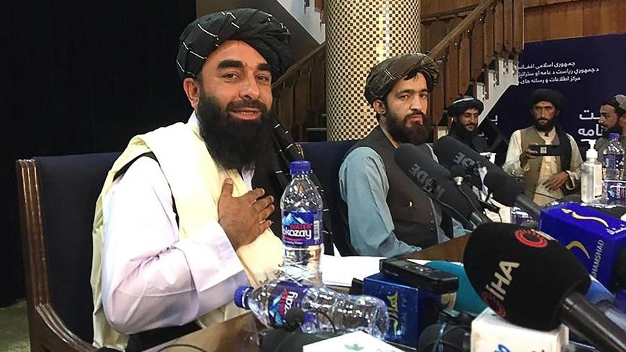 Afghanistan, conferenza stampa. Il portavoce talebano Zabihullah Mujahid (Ansa)