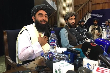 Afghanistan, talebani: terrorismo, droga, donne. Prima conferenza stampa, cosa hanno detto