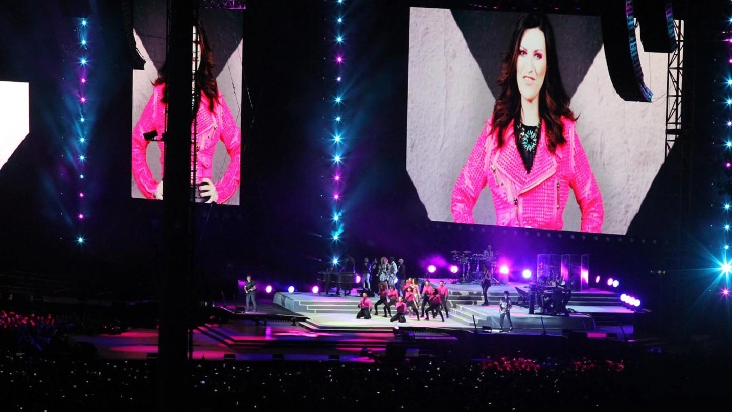 L’immagine del palco nel concerto all’autodromo di Laura Pausini (Foto Isolapress)