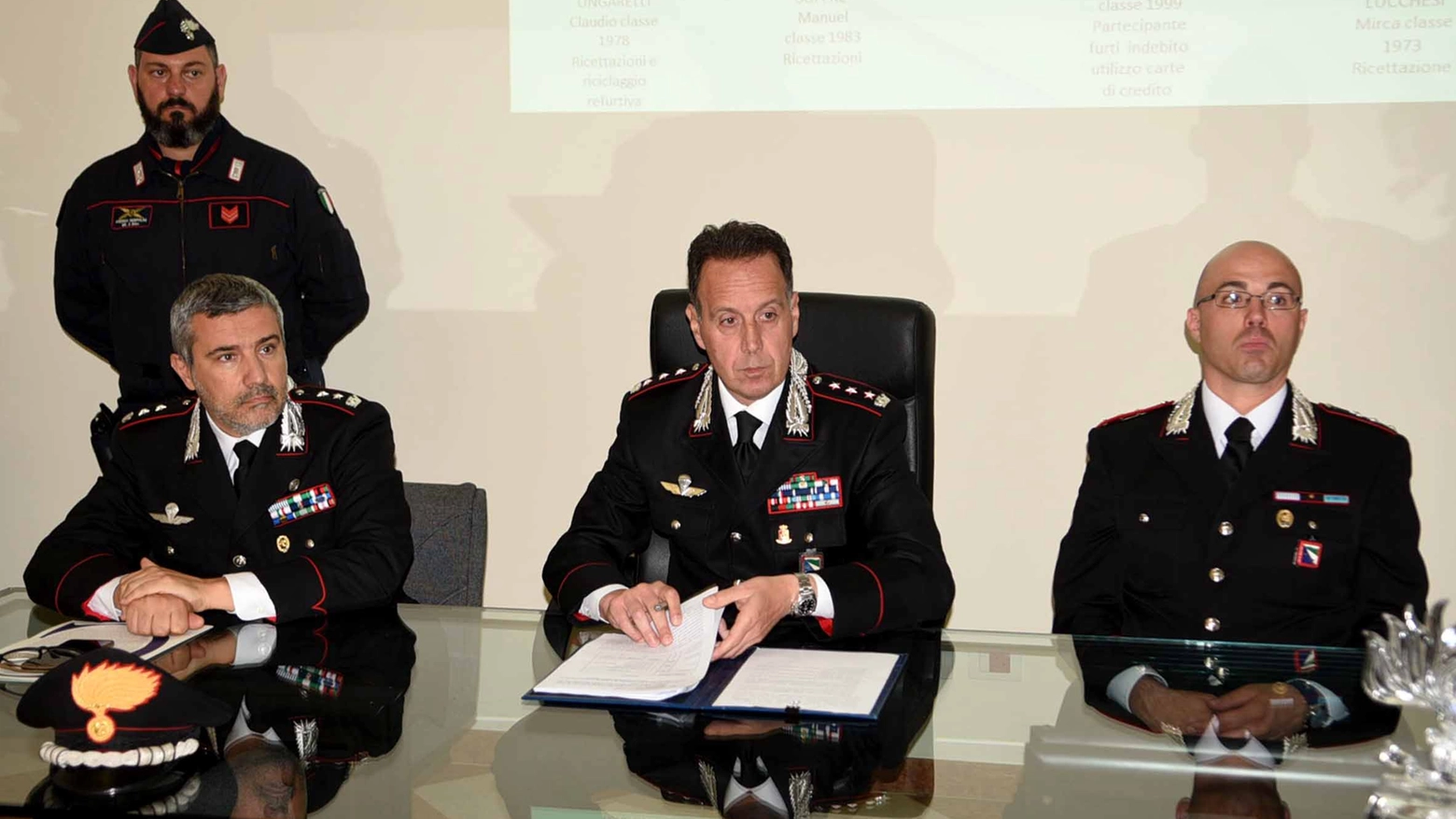 La conferenza del comandante Desideri per la presentazione dell'operazione dei carabinieri