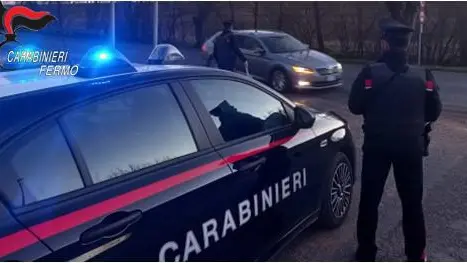 Armato di coltello ruba nel garage  Bloccato e arrestato dai carabinieri