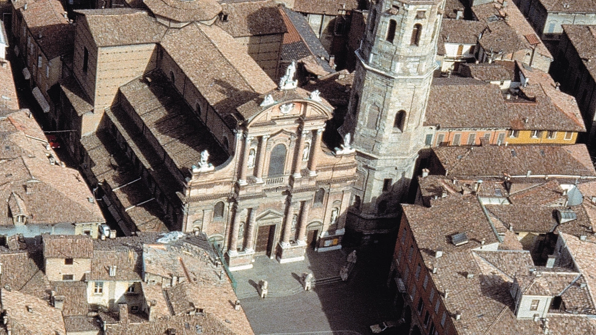Una veduta aerea di piazza San Prospero