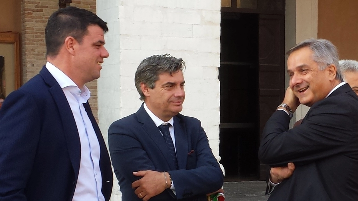 SODDISFATTI Boris Rapa,  Massimo Seri e Renato Claudio Minardi. Sopra, il presidente della Provincia Daniele Tagliolini