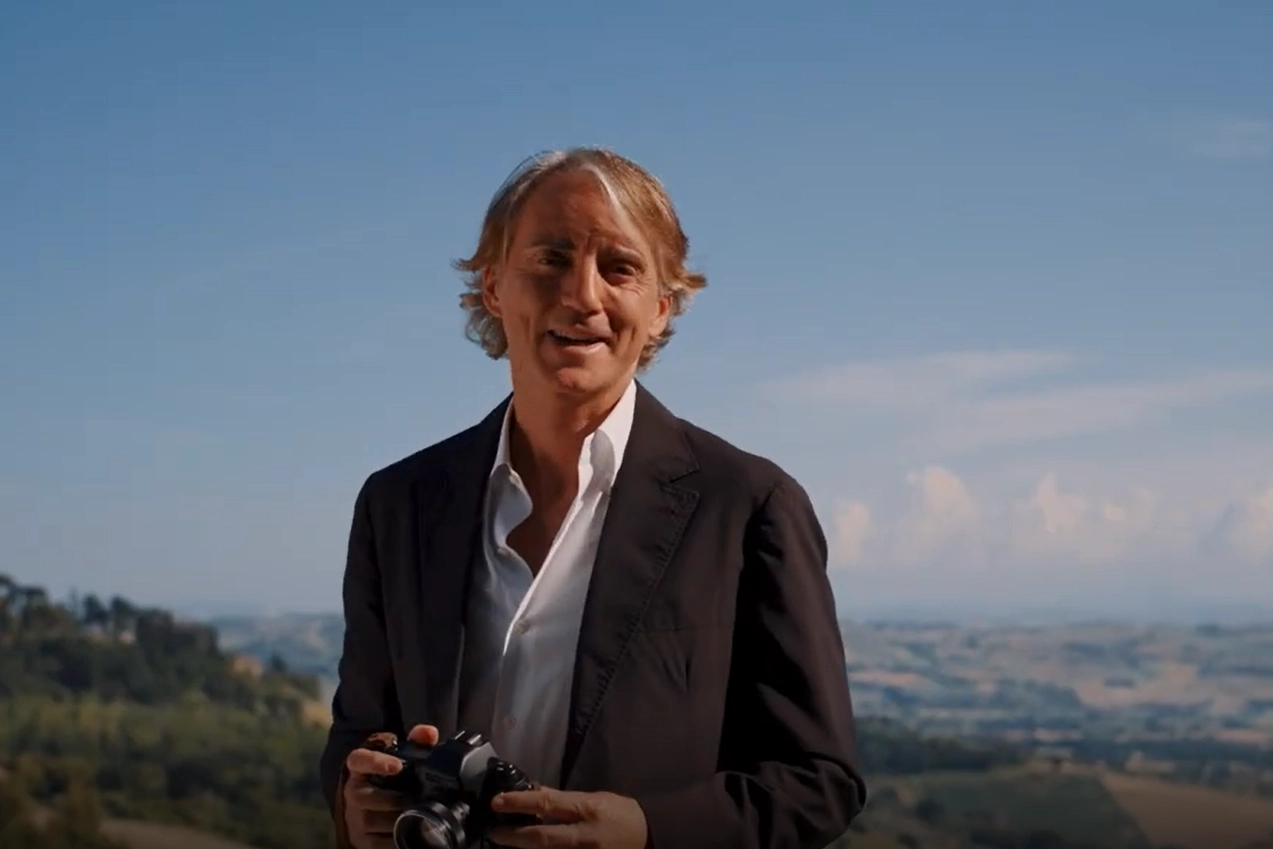 Il testimonial Roberto Mancini in uno screenshot del video Let's Marche!