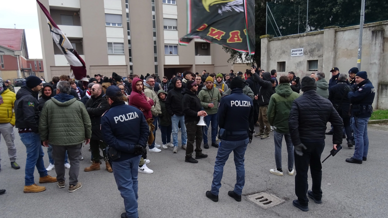 Accesa protesta delle tifoserie di Fano e Fossombrone in occasione del derby: i supporter si sono rifiutati di pagare il biglietto e sono rimasti fuori