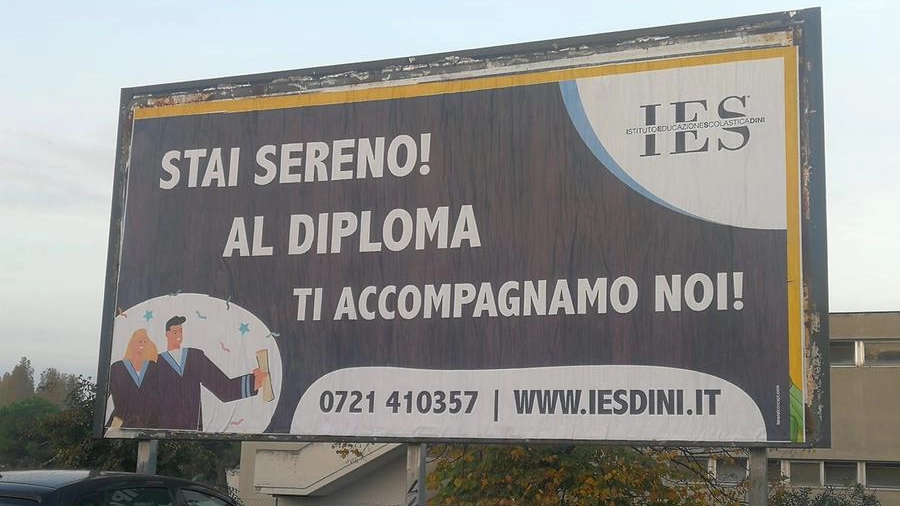 Cartellone con refuso a Pesaro: "Al diploma ti accompagnamo noi"
