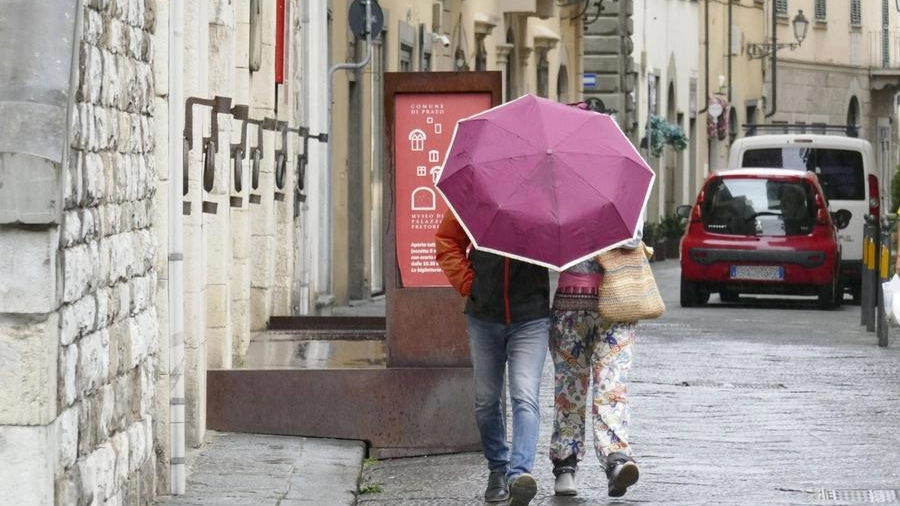 Domenica 9 ottobre ombrelli aperti per l'arrivo della pioggia (Foto Attalmi)