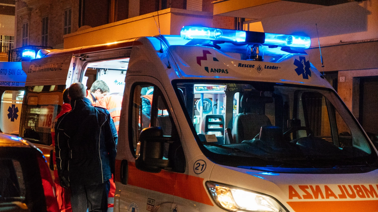 Ambulanza in viale Masini (immagine di repertorio)