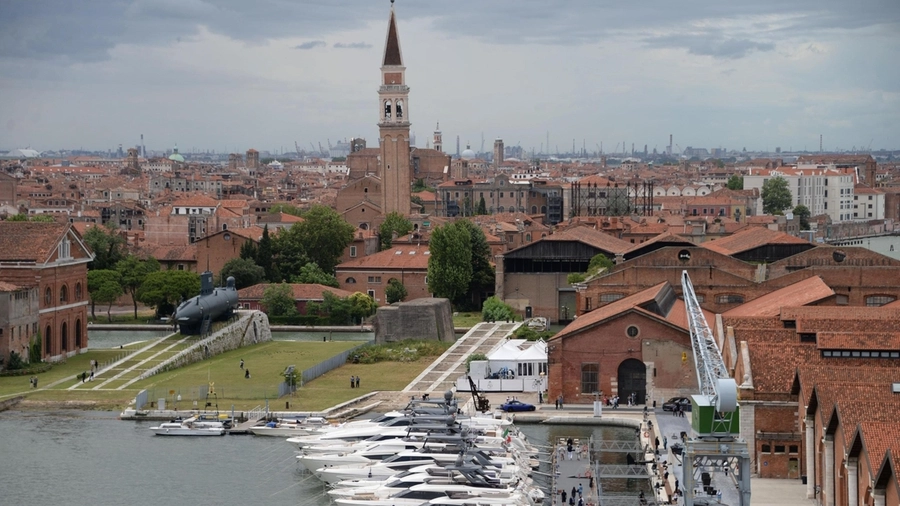 Venezia, Brugnaro: “Spazi ex Mose all'Arsenale per manutenzione megayacht”