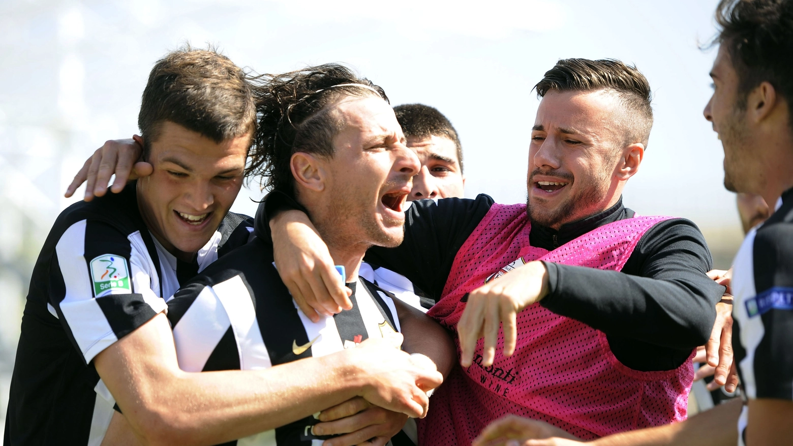 Ascoli-Avellino, l'esultanza per il gol di Cacia dell'1-0 (LaPresse)