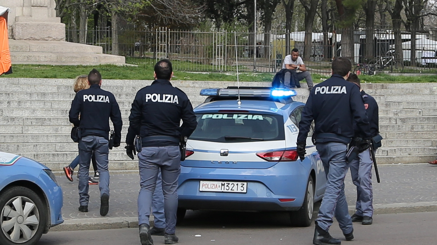La polizia al parco della Montagnola (foto Schicchi)