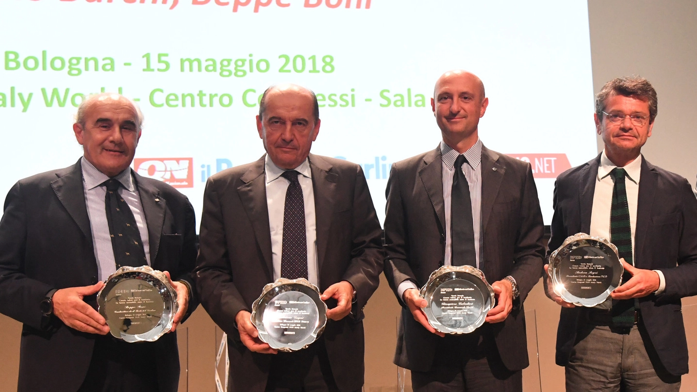 Da sinistra, Beppe Boni, il dg di Bper Banca, Fabrizio Togni, Stefano Palmieri di Granarolo e Andrea Segrè di Caab