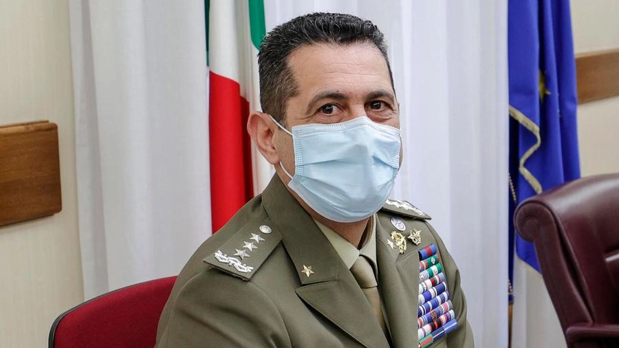 Il generale Francesco Paolo  Figliuolo, commissario all'emergenza Covid (Ansa)