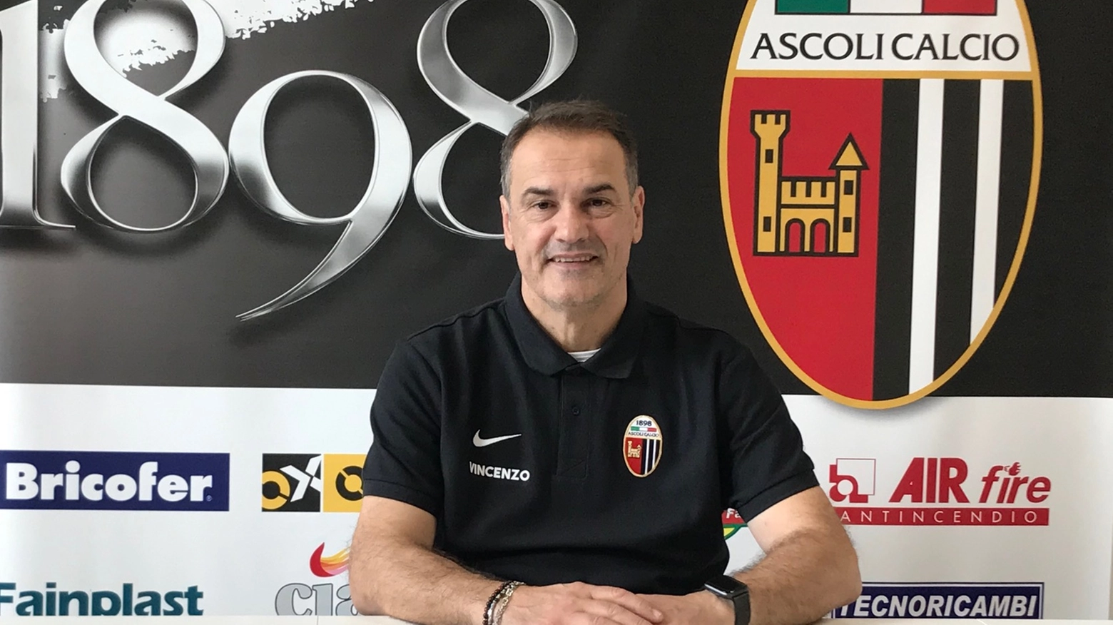 Il tecnico dell'Ascoli Vincenzo Vivarini presenta la sfida di Cosenza