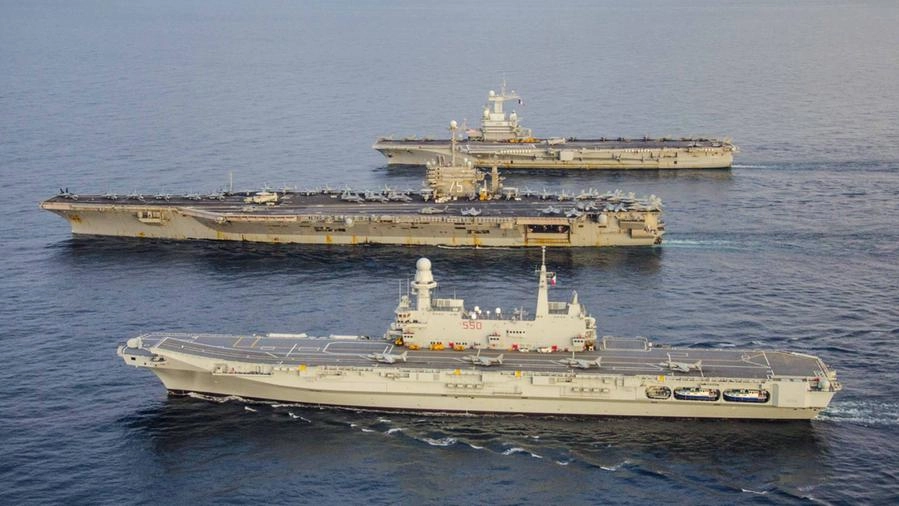 Esercitazione Nato al largo di Taranto
