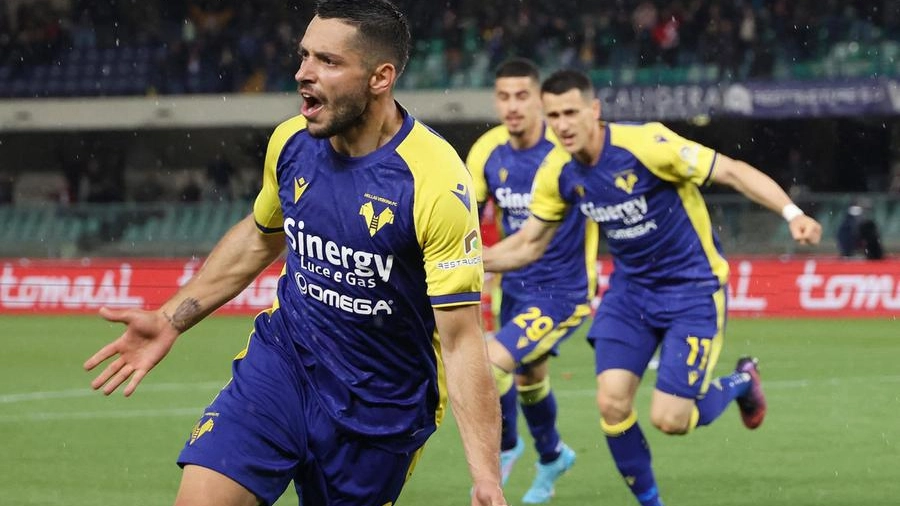 Gianluca Caprari esulta dopo il gol dell'1-1 (Ansa)