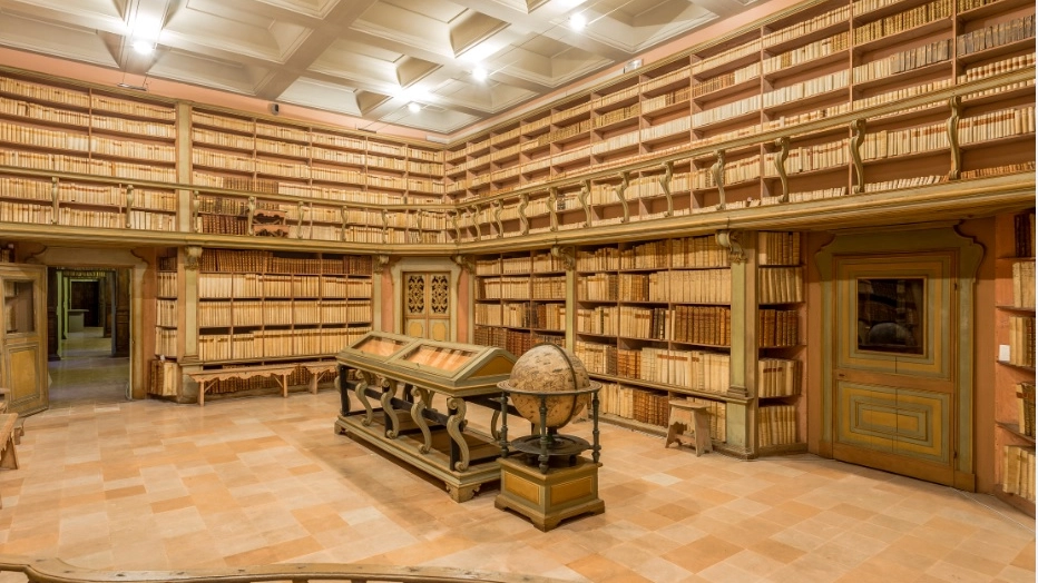 Una delle sale antiche della Biblioteca Gambalunga di Rimini, al suo 400° compleanno 