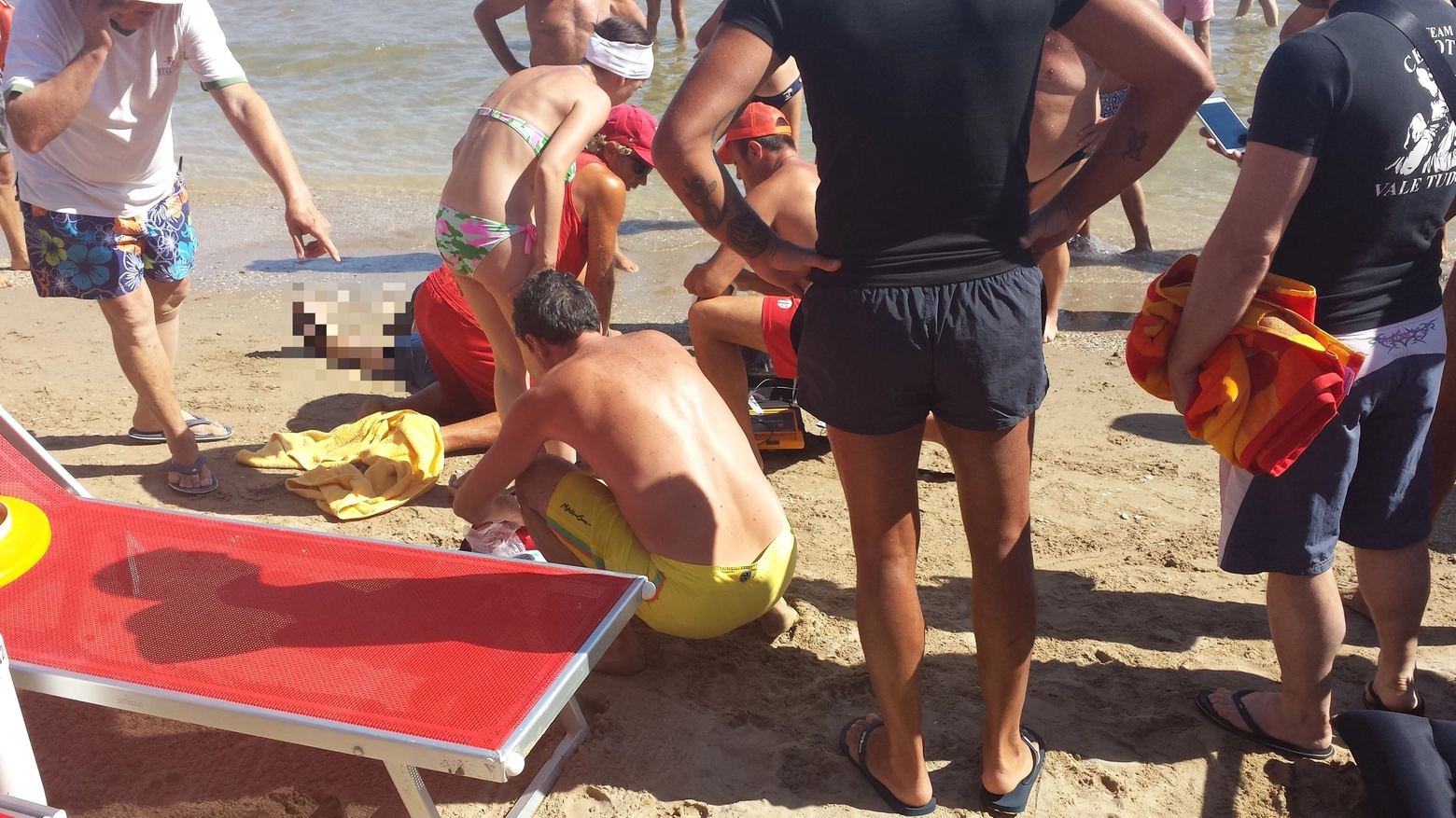 Pesaro, un uomo muore in spiaggia