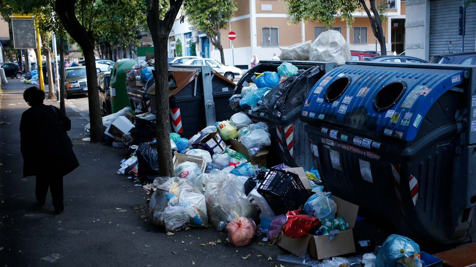 Torna l'emergenza rifiuti a Roma (LaPresse)