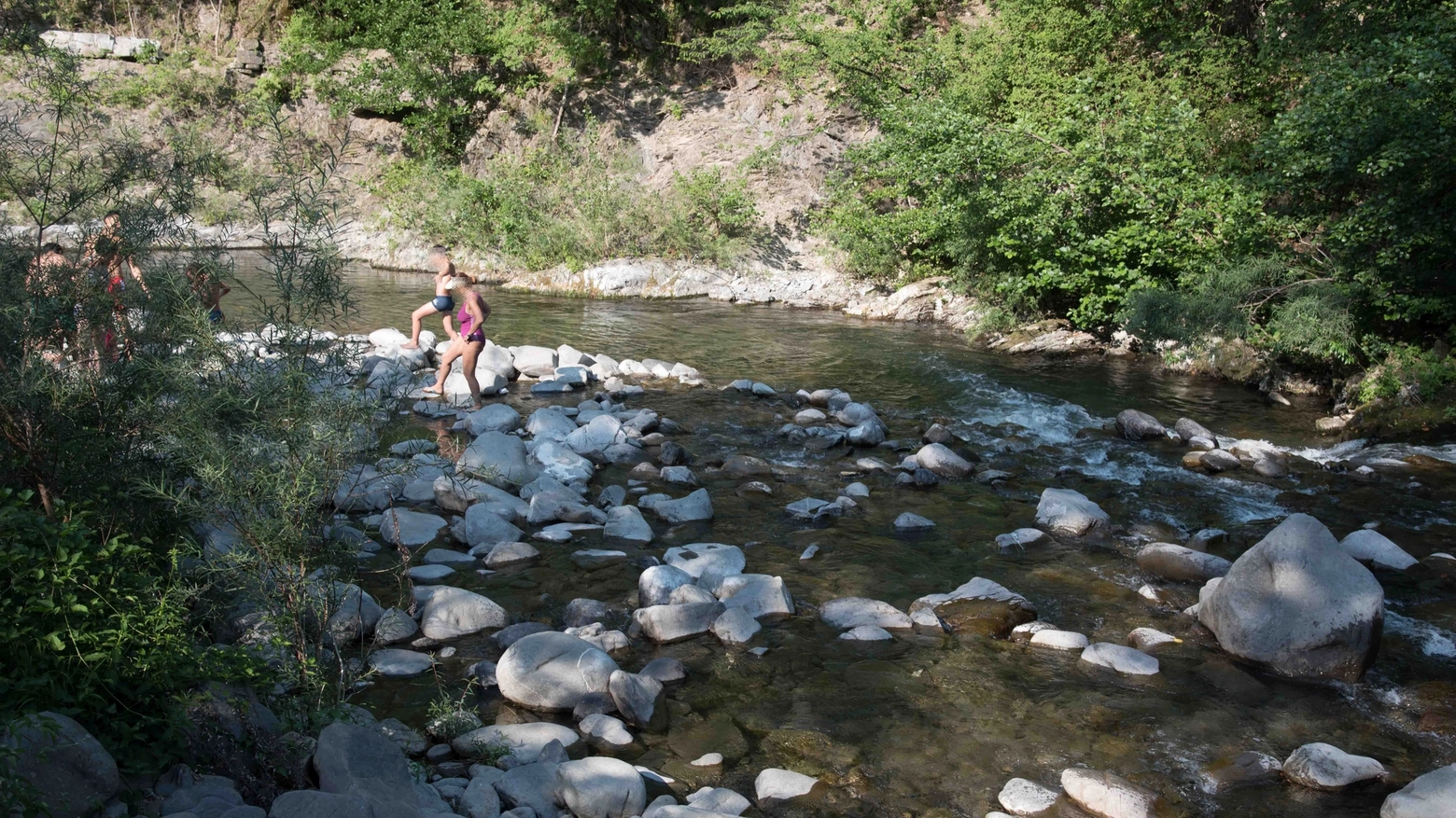 Bimba morta la parco fluviale a Molino del Pallone (foto Marchi)