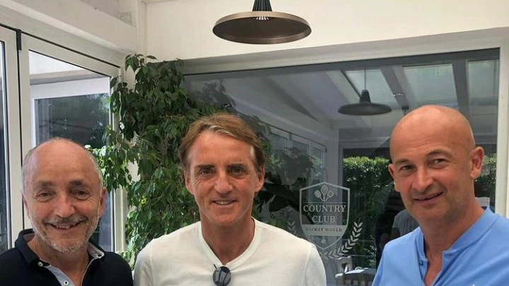 Roberto Mancini al centro tra Francesco Catenacci, a sinistra, e Mario Trebbi
