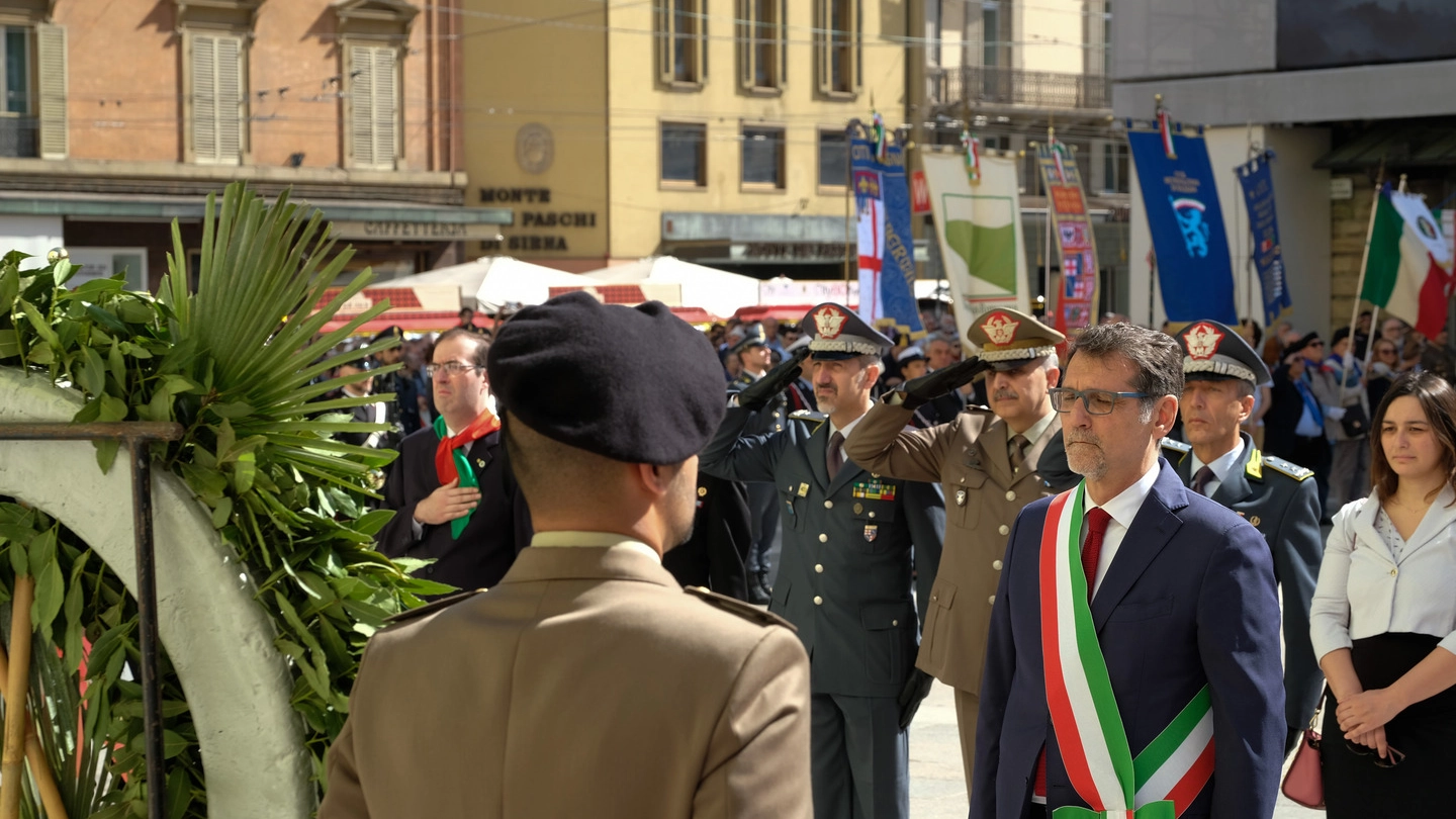25 aprile in piazza Nettuno a Bologna, il sindaco Virginio Merola (FotoSchicchi)