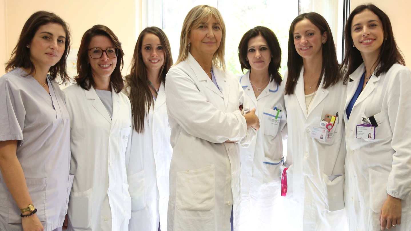 La professoressa Maria Cristina Meriggiola con la sua équipe, al femminile (foto Schicchi)