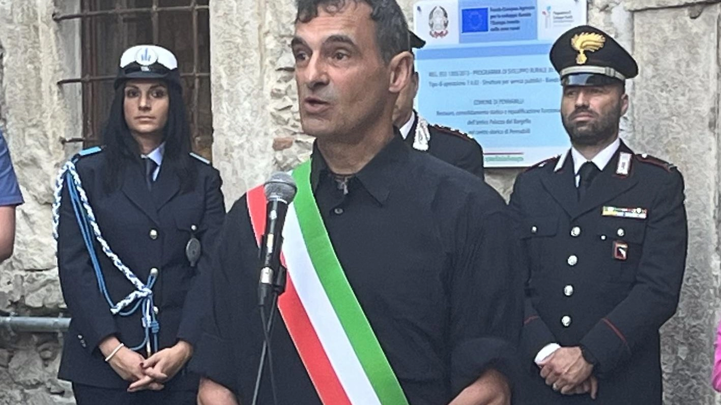 

"Pennabilli (Rimini): il sindaco anti migranti "Non li voglio, di qualsiasi razza siano"".