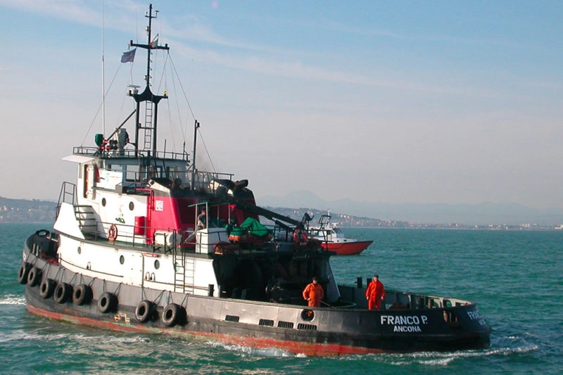 Il rimorchiatore Franco P. affondato nel mare di Bari