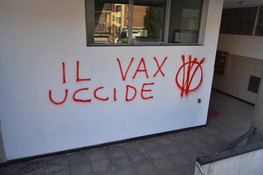 Attacco no vax all'Ordine dei medici di Reggio Emilia
