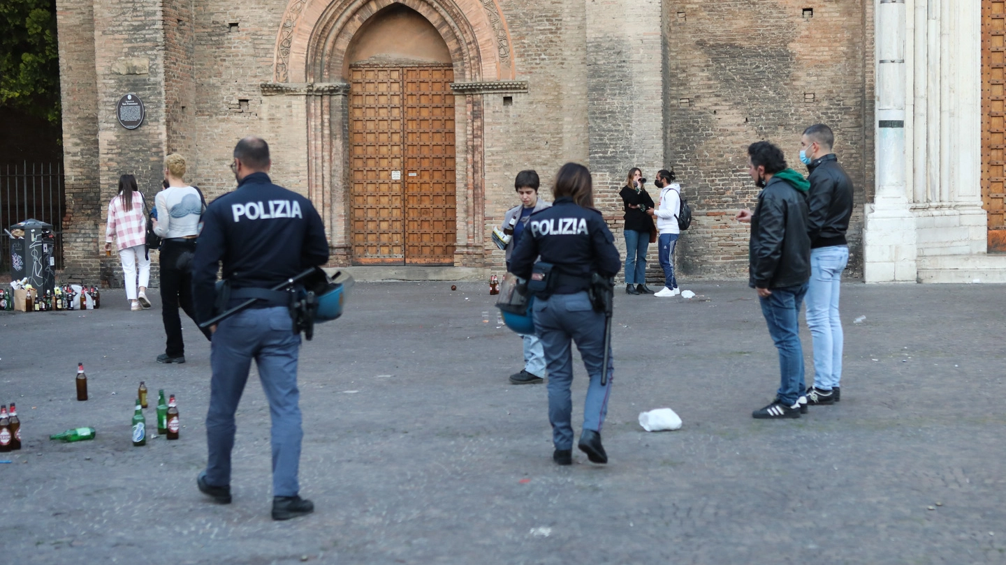 Bologna, la polizia in piazza San Francesco (FotoSchicchi)