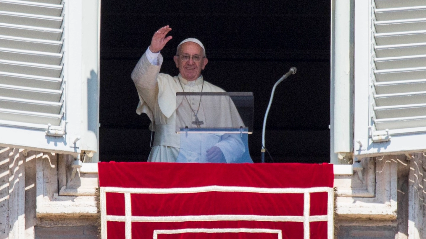 Il Papa ha promesso di visitare i luoghi colpiti dal terremoto del 24 agosto (LaPresse)