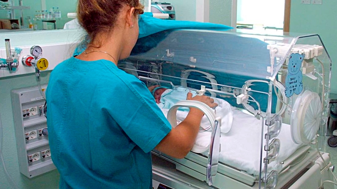 Un neonato all’ospedale (foto d’archivio)