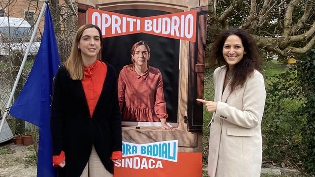 La candidata sindaca Debora Badiali e la segretaria provinciale del Pd Mazzoni
