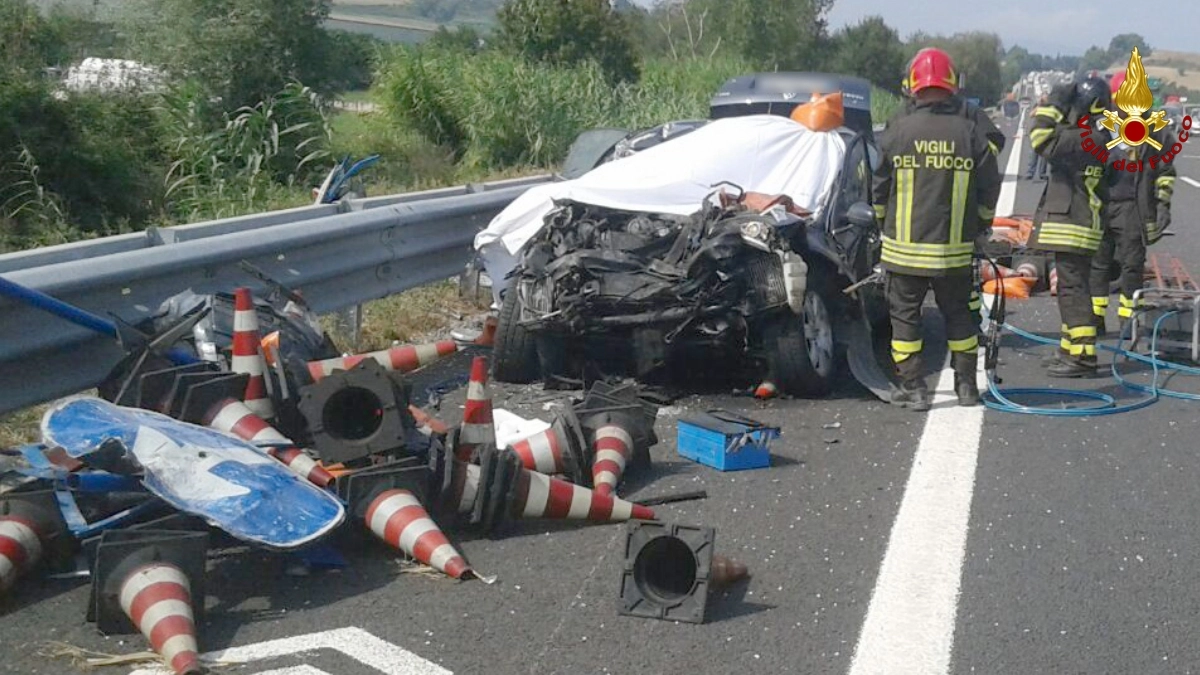 Incidente in A41 a Civitanova (foto Vigili del Fuoco)