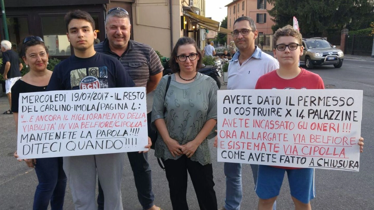 Una protesta dei residenti di via Belfiore e via Cipolla