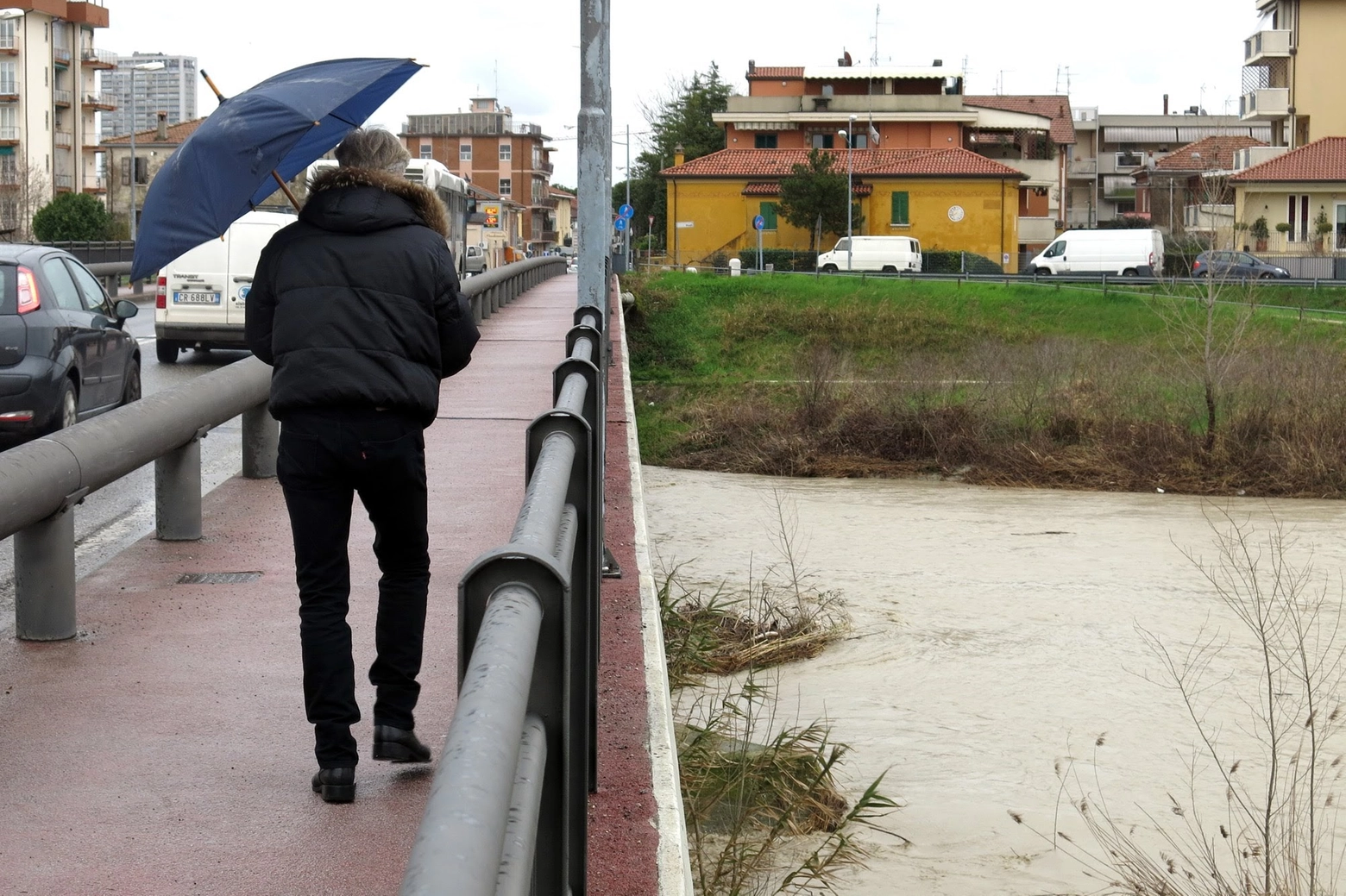 Acqua alta nei canali a Rimini a causa del maltempo