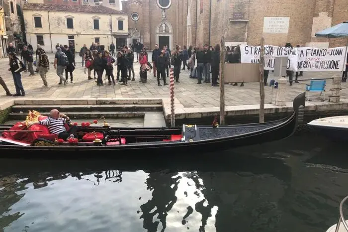 Corteo degli anarchici a Venezia