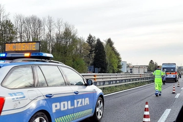 Incidente sulla Porrettana oggi a Bologna: camion fuori strada e traffico in tilt