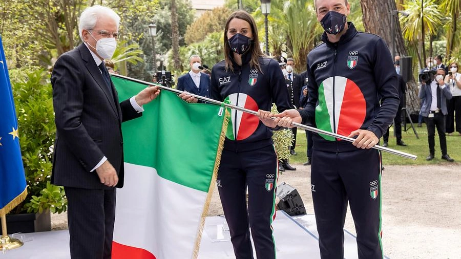 I portabandiera dell'Italia, Jessica Rossi ed Elia Viviani (Ansa)