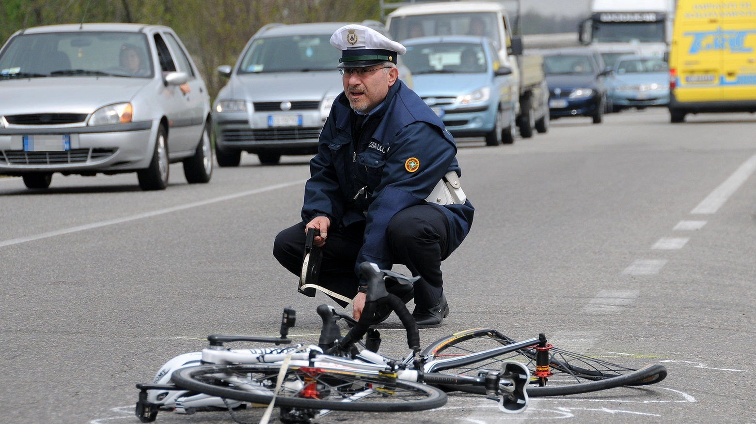 Una bicicletta distrutta in un incidente