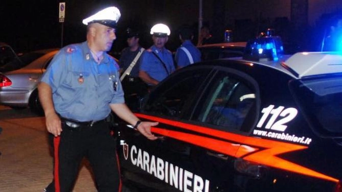 I carabinieri sulle tracce di un’auto rubata (foto d’archivio)