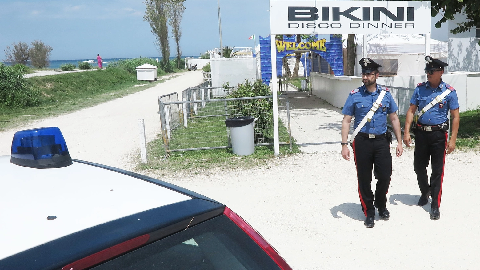 I carabinieri intervenuti dopo l'accoltellamento al Bikini (Migliorini)