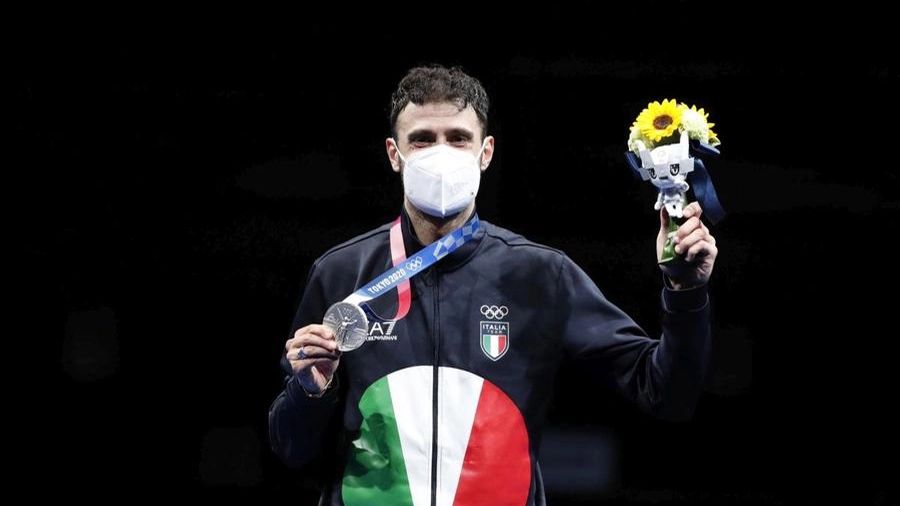 Luigi Samele, domani 34 anni, ha vinto una medaglia d'argento a Tokyo