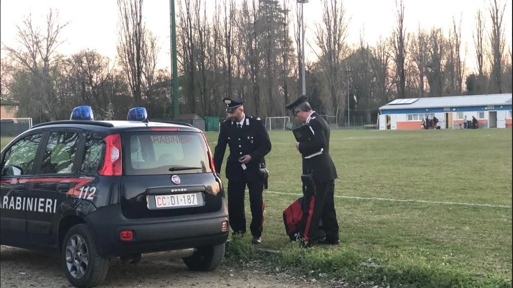 Calciatore morto, l'intervento dei carabinieri al campo di calcio